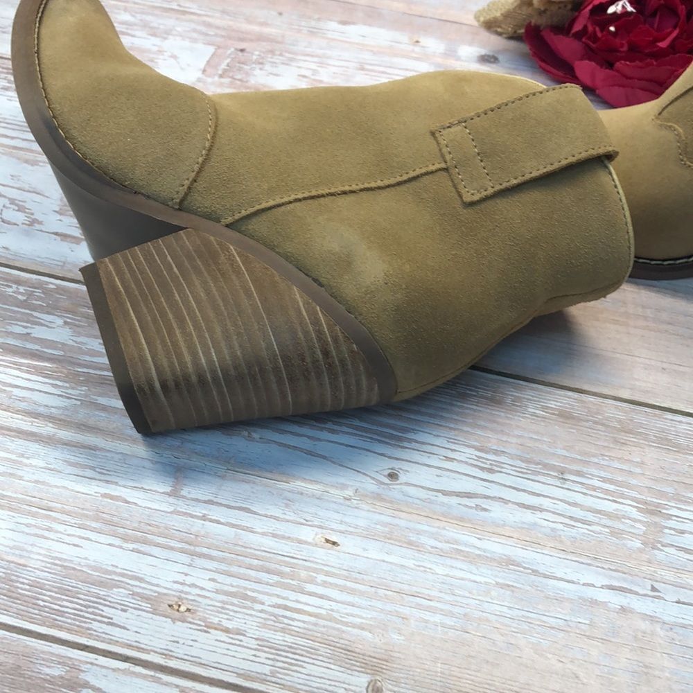 DINGO Tan Flannie Leather Booties - Picture 10 of 10
